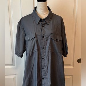 DIXXON men’s Workforce short sleeve button down shirt. EUC size 2XL.